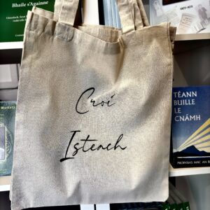 mála gualainne le "Croí Isteach" scríofa ar.